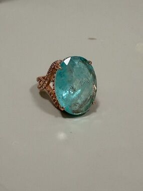 BOMB PARTY RESORT RING! NWOT! Gold Ring with Aquamarine-Tone Center Stone